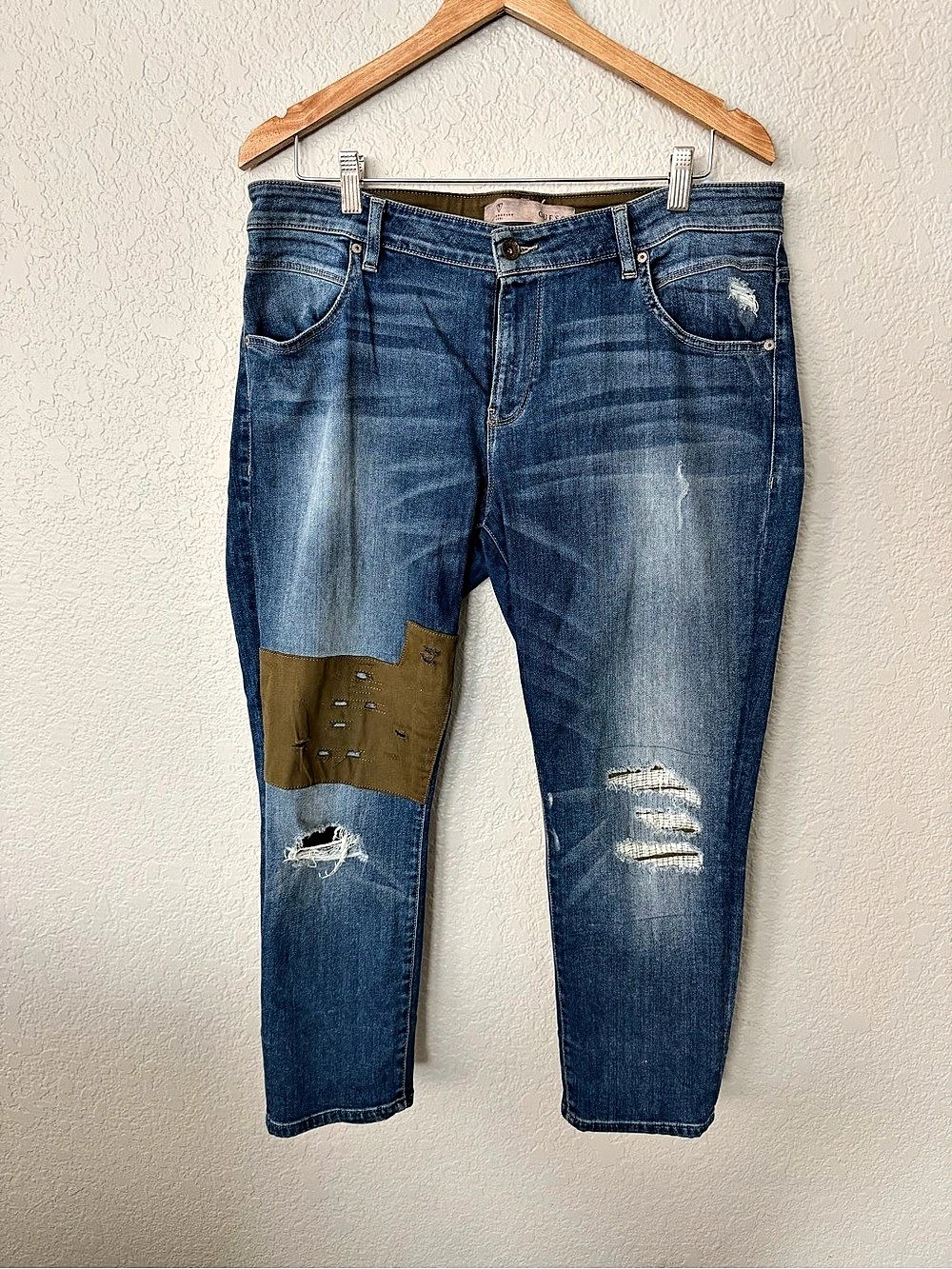 GUESS Boyfriend Distressed Denim Olive Jeans Sz 31 & Matching Moto Jacket Size L - Picture 3 of 10